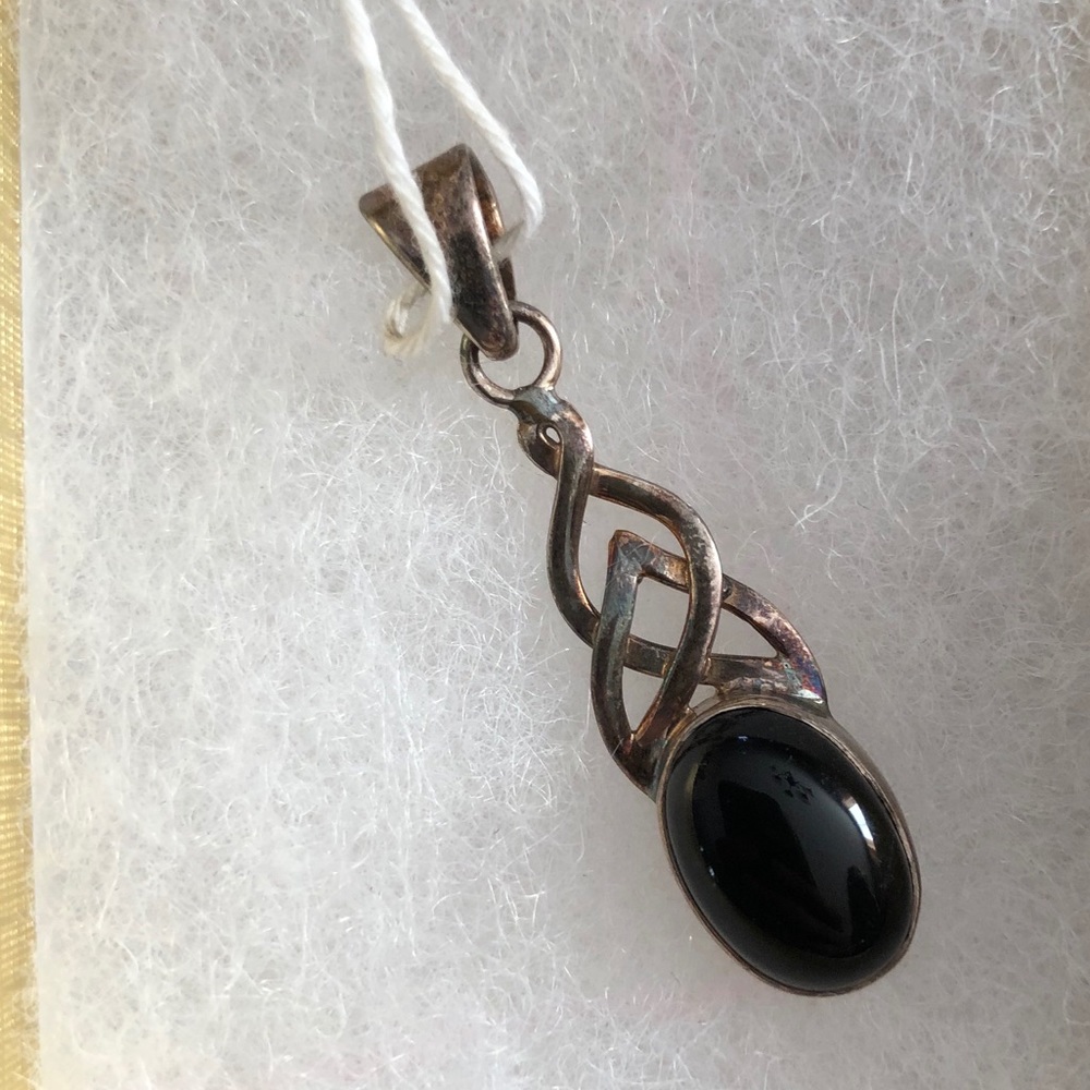 Black stone pendant NWOT